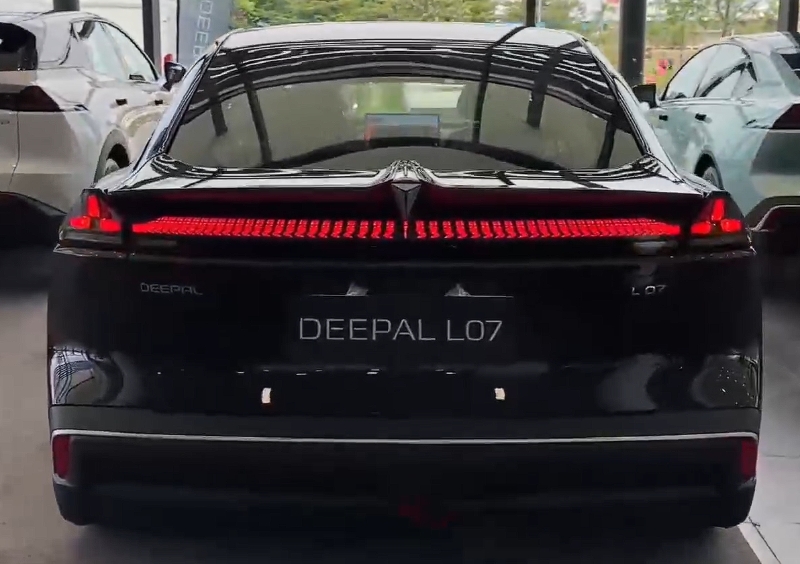 新車速報(bào)——長(zhǎng)安深藍(lán)L07