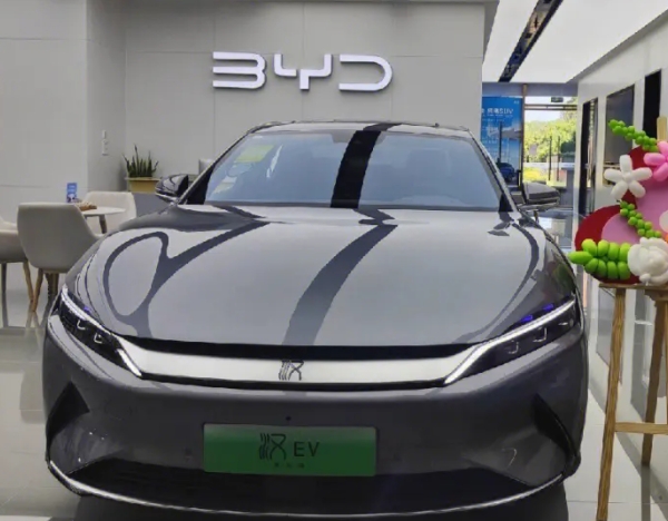 新能源汽車優(yōu)勢鞏固庫存預(yù)警加劇“價(jià)格戰(zhàn)”
