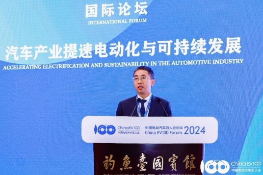 華為侯金龍：加速以超快充為主的充電基礎設施建設促進電動汽車消費與普及