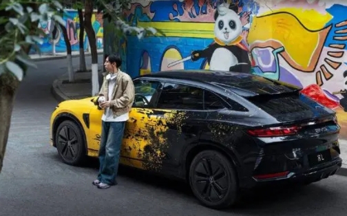 新能源開始換擋提速，智能化都已經普及了，你還會買燃油車嗎
