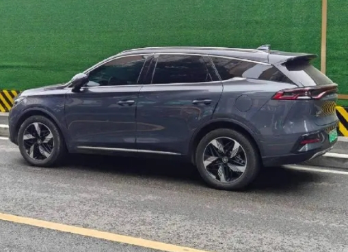 新能源開始換擋提速，智能化都已經普及了，你還會買燃油車嗎