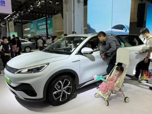 配置高還省錢，新能源汽車成消費者首選