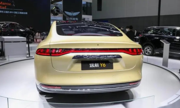 又一純電動誕生了，定位旗艦D級車，最高1020km續航，舒適度一流