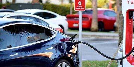 政策“不定”、成本居高，歐洲電動車銷量驟降
