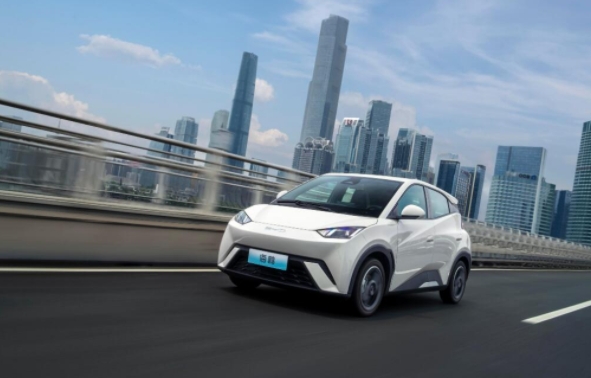 一輛8萬元的中國電動車為何讓美國汽車業(yè)顫抖