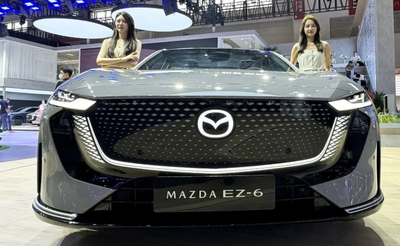 馬自達(dá)6EZ-6中國(guó)電動(dòng)轎車現(xiàn)場(chǎng)照片從北京