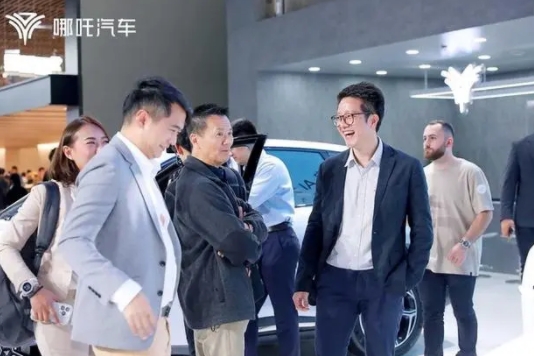 哪吒汽車北京車展“亮大招”，開啟AI大模型定義汽車新時代