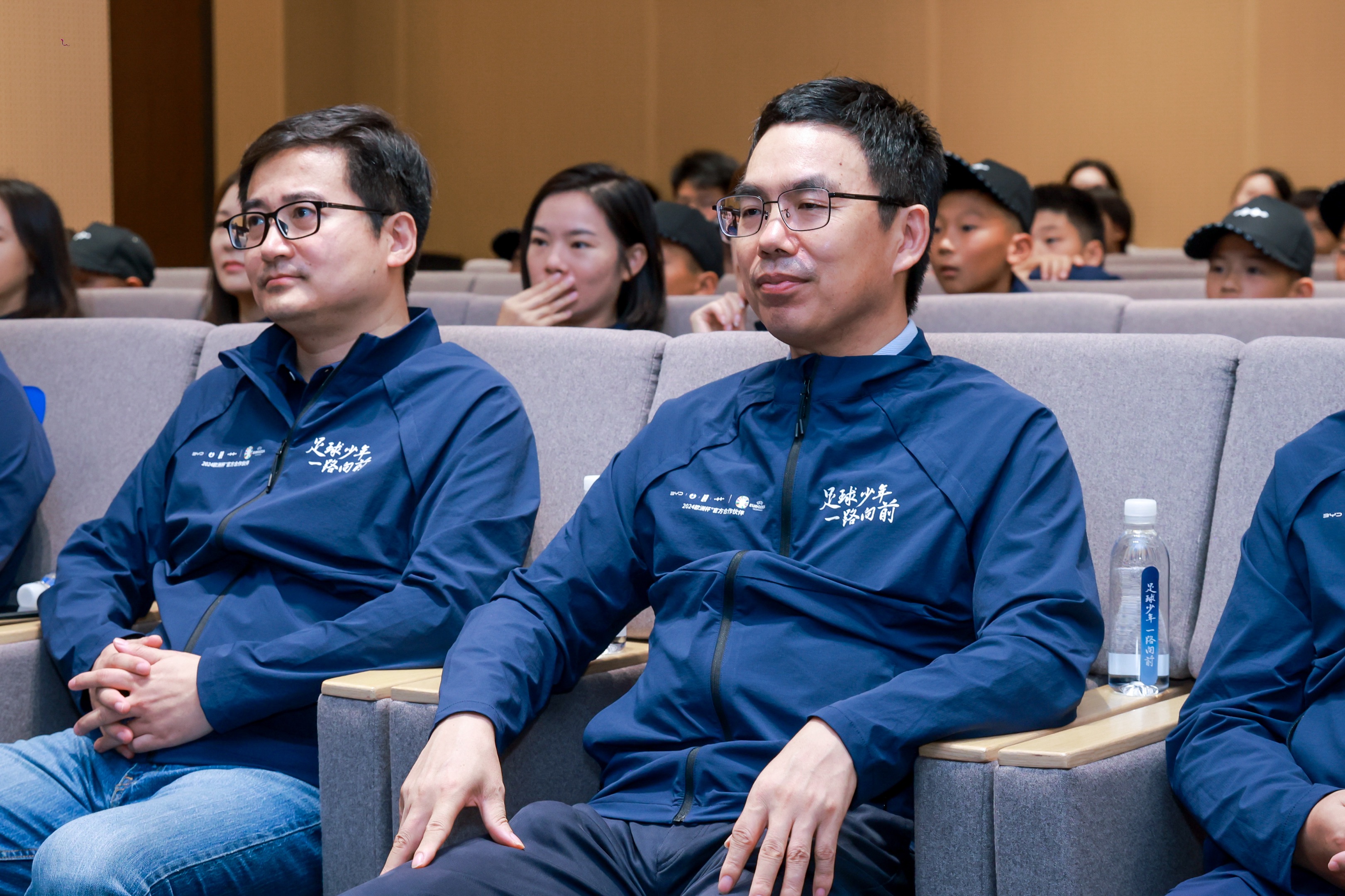 圓夢歐洲杯 | 比亞迪助力“足球少年 一路向前”誓師出征