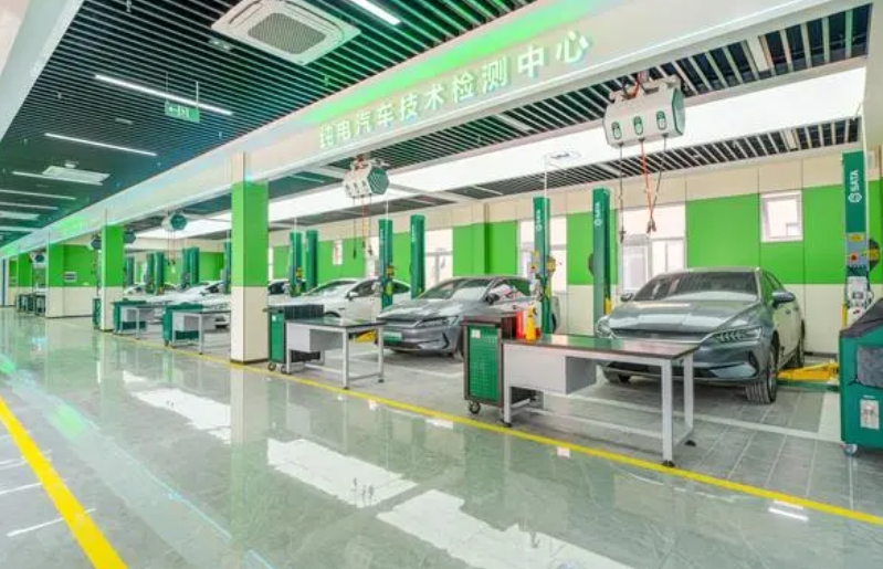 初中畢業學汽車新能源專業怎么樣？