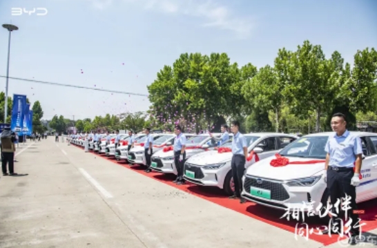 臨沂世鼎安乘店比亞迪e3新能源駕考車交車儀式圓滿舉行