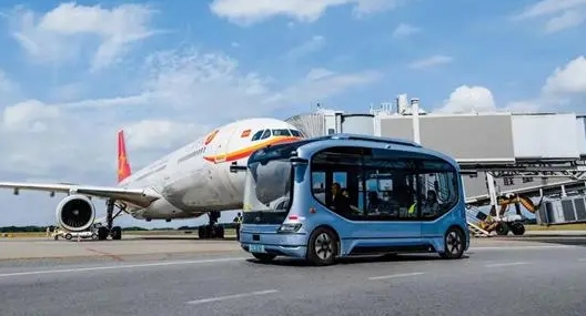 青島機(jī)場首次保障電動汽車整車運(yùn)輸