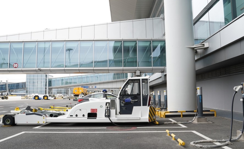 青島機(jī)場首次保障電動汽車整車運(yùn)輸
