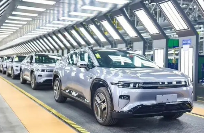 1分鐘一臺新能源汽車，長安汽車數智工廠打造全新智能可變新汽車