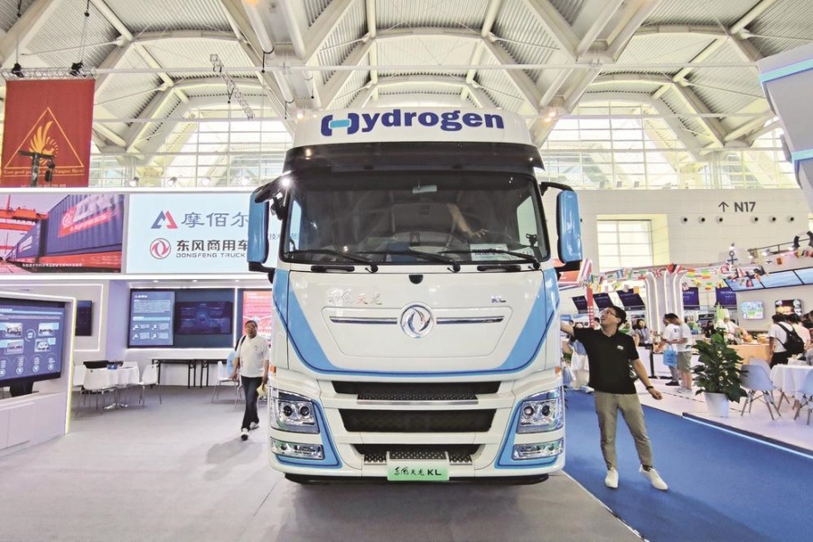 東風(fēng)新能源商用車亮相2024國(guó)際航運(yùn)展