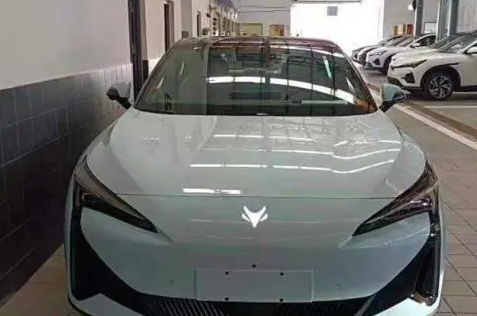 極狐汽車極狐阿爾法S5嶄新登場，三巨頭聯合助力新能源汽車新紀元