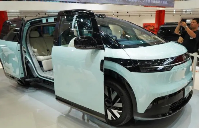 極氪把電動汽車的更新周期壓縮到了半年