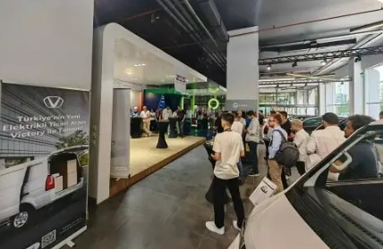 成功汽車土耳其上市發(fā)布會隆重舉行百臺新能源汽車批量交付歐洲市場