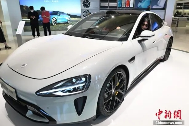 臺灣大學生走進北京小米SU7工廠全方位體驗新能源汽車