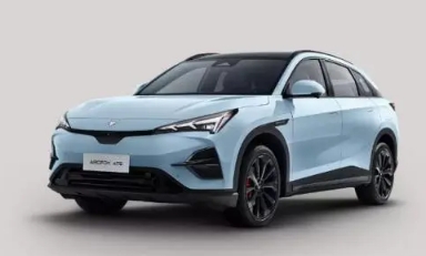 極狐阿爾法T5動力澎湃，續(xù)航無憂，極狐汽車打造電動出行新享受