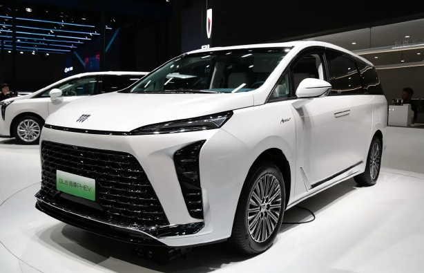 2024成都車展：別克GL8陸尊PHEV豪華升艙