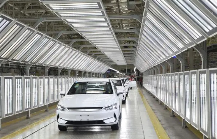 記錄新能源汽車產(chǎn)業(yè)的澎湃活力,全國(guó)主流媒體、攝影名家齊聚合肥實(shí)地采訪