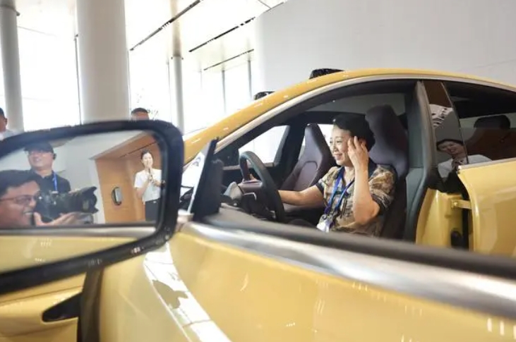 記錄新能源汽車產(chǎn)業(yè)的澎湃活力,全國(guó)主流媒體、攝影名家齊聚合肥實(shí)地采訪