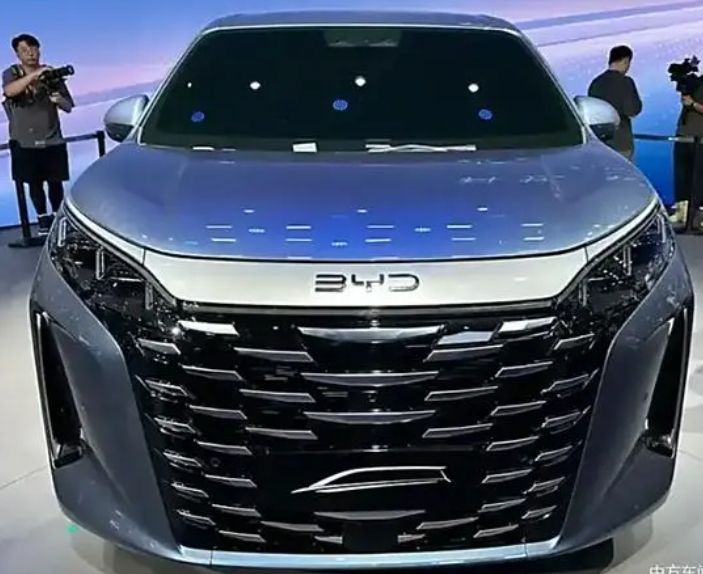 比亞迪王朝系首款中大型旗艦MPV“夏”全球首發(fā)亮相