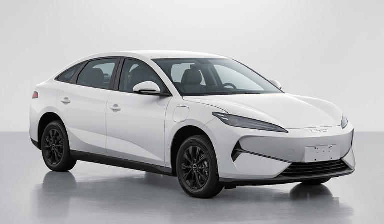 比亞迪全新轎車曝光，命名為e7，車長4780mm，搭載100千瓦電機