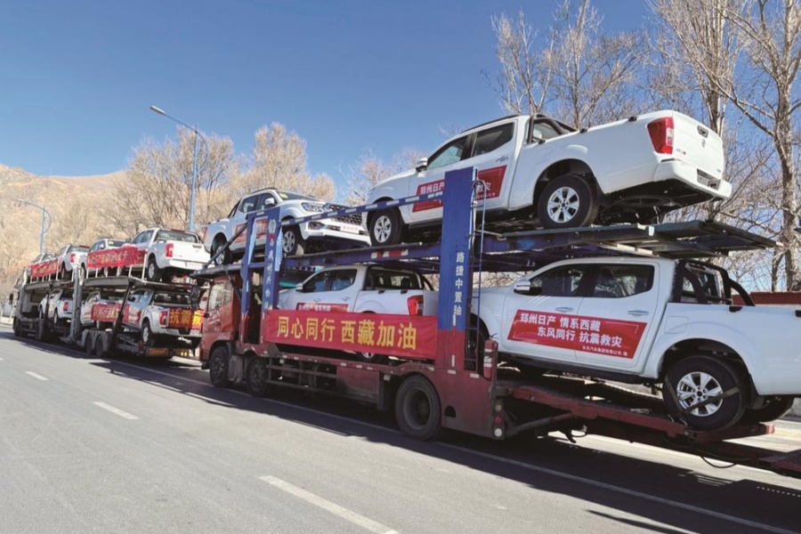 東風汽車抗震救災首批捐贈車輛已到位
