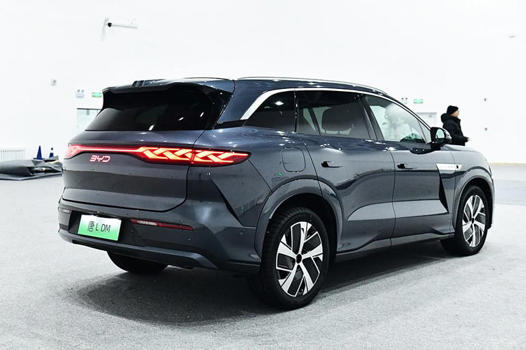 比亞迪唐L正式發(fā)布，零百加速3.9秒，主打30萬級(jí)旗艦SUV
