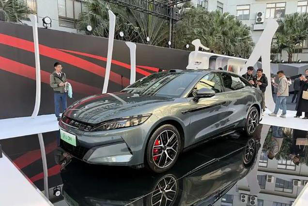 比亞迪漢L來了，30萬旗艦級轎車，百公里加速2.7秒！