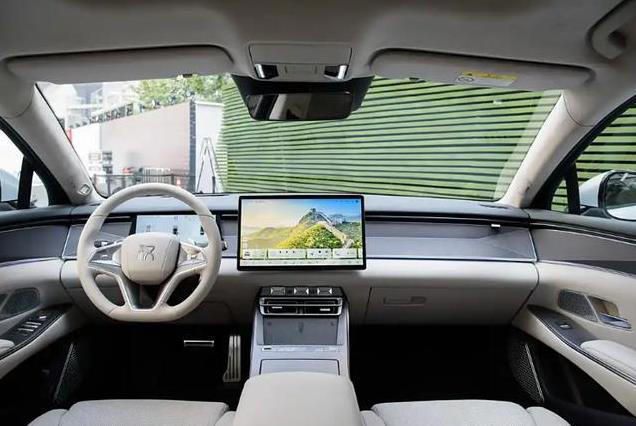 比亞迪漢L來了，30萬旗艦級轎車，百公里加速2.7秒！