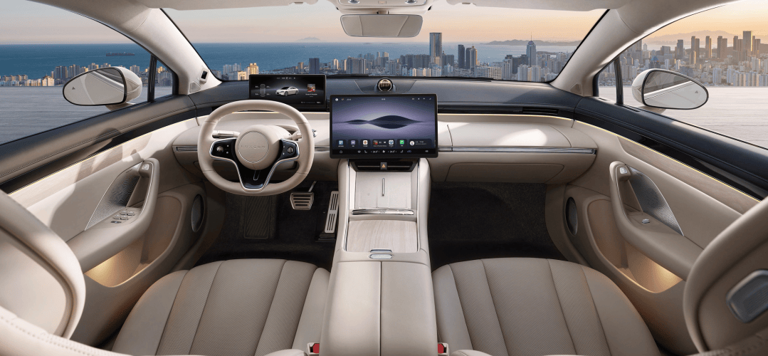 智界新S7對(duì)決特斯拉Model3，誰才是20-30萬純電轎車新標(biāo)桿？
