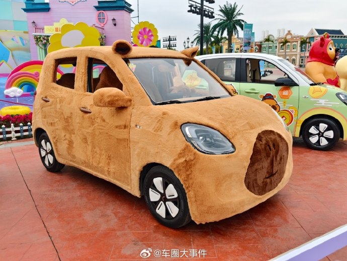 宏光MINIEV四門版正式上市，開啟A00級新能源代步車新篇章