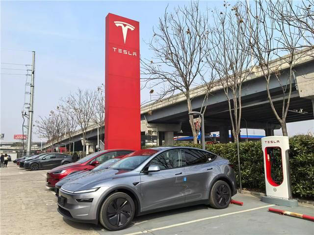 特斯拉煥新ModelY開啟交付，首批車主表示“驚喜”