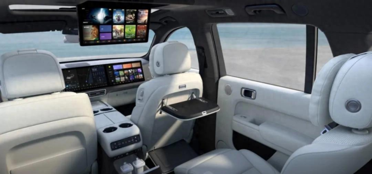 2025年，新車卷智駕，增程卷電池