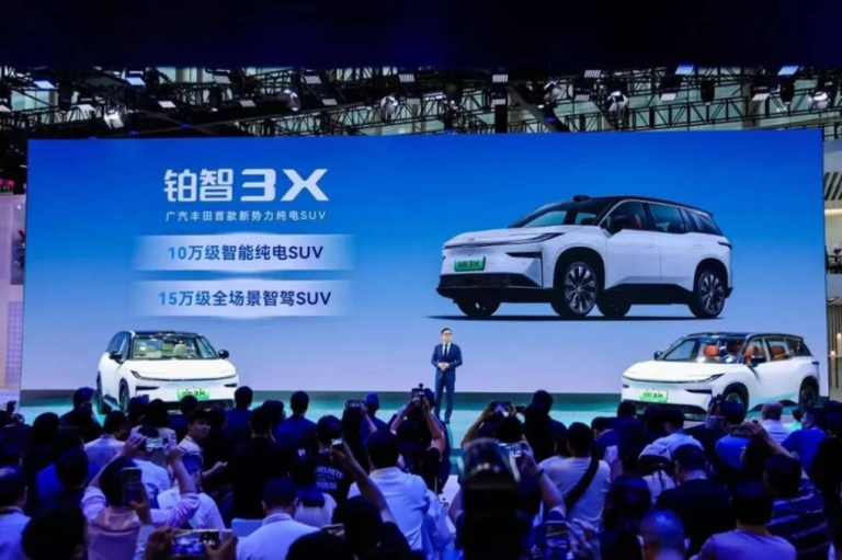 2025年，新車卷智駕，增程卷電池