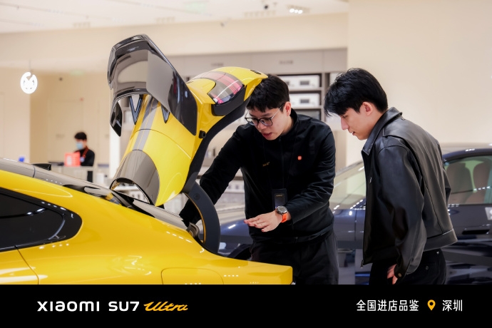 小米SU7Ultra開放品鑒，雷軍趣談金標(biāo)引熱議