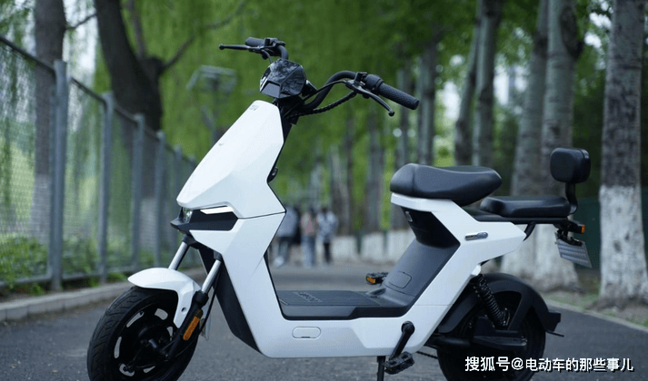 2025年電動車電池新選擇：石墨烯、鈉電、鋰電，哪種更適合你？