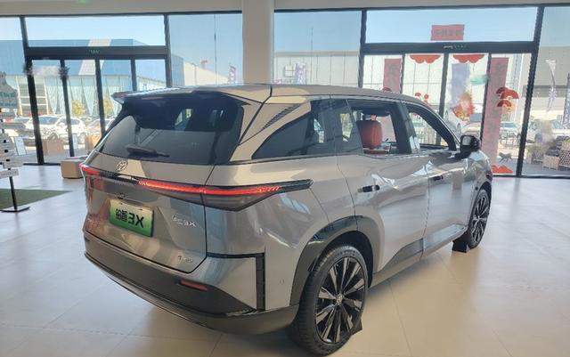 直接一步到位，純電SUV起售價才10.98萬，要跟國產(chǎn)車PK一波