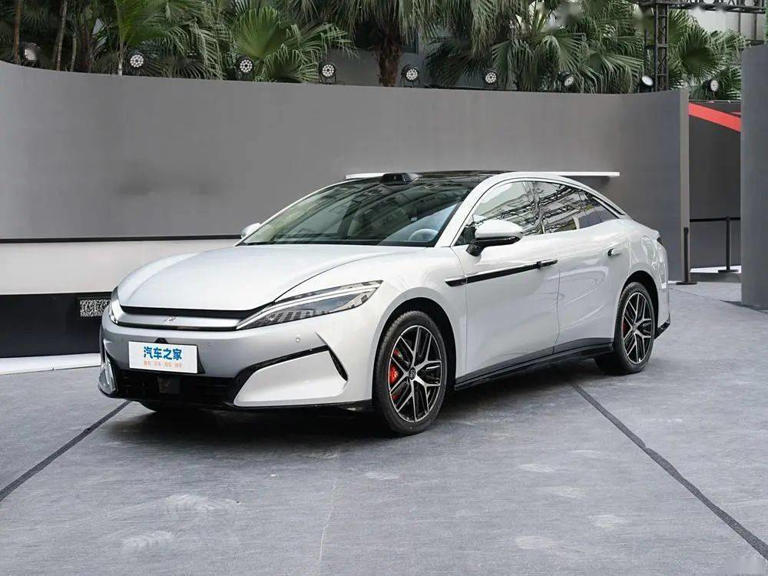 比亞迪漢L唐L即將預(yù)售，新老車型同臺(tái)競(jìng)技，能否再掀熱潮？