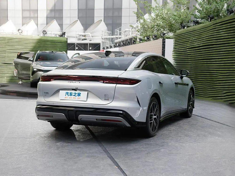 比亞迪漢L唐L即將預(yù)售，新老車型同臺(tái)競(jìng)技，能否再掀熱潮？