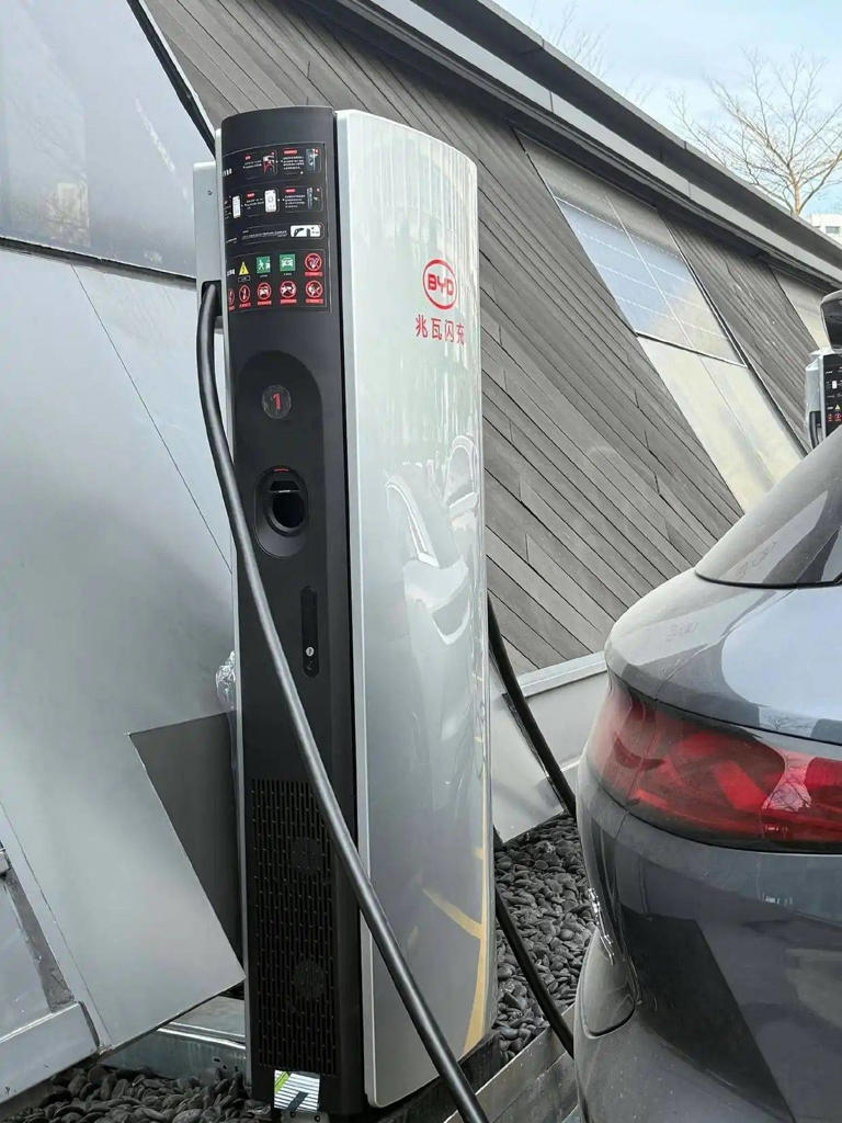 比亞迪引領！兆瓦級閃充時代，燃油車何去何從？