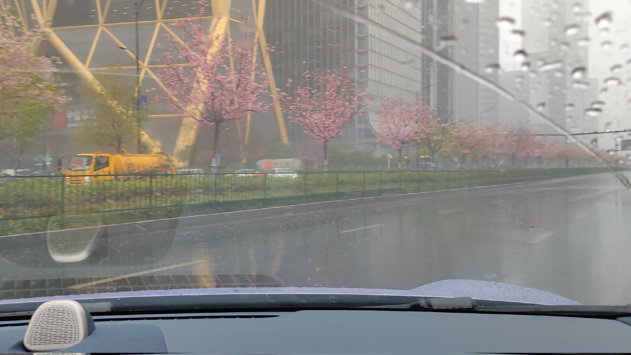 車位到車位體驗極氪千里浩瀚智駕城市NZP