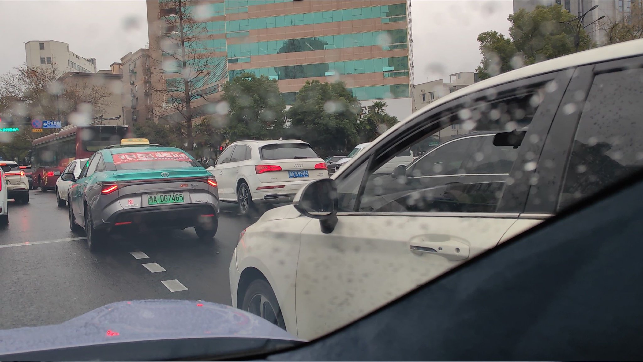 車位到車位體驗極氪千里浩瀚智駕城市NZP