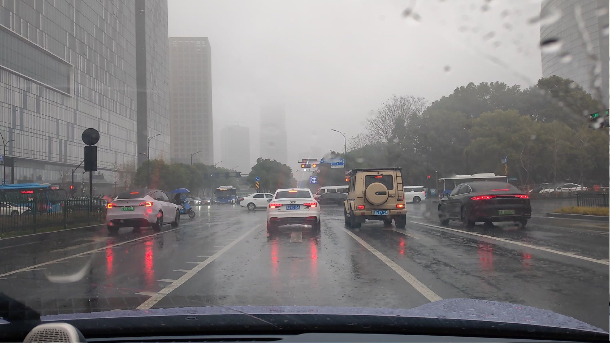 車位到車位體驗極氪千里浩瀚智駕城市NZP