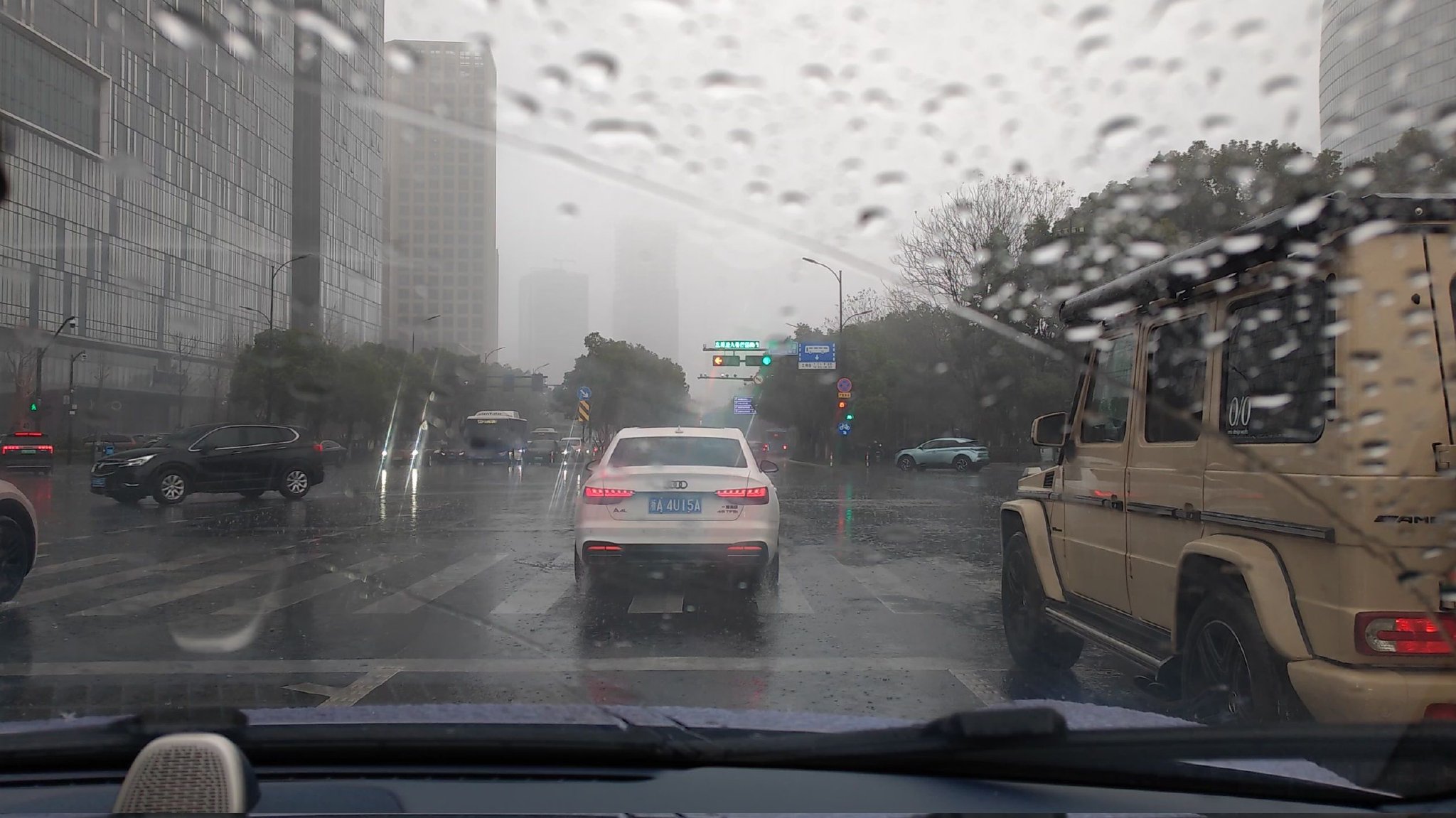 車位到車位體驗極氪千里浩瀚智駕城市NZP