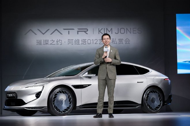 售價70萬限量700臺KimJones聯名版阿維塔012開啟全球交付