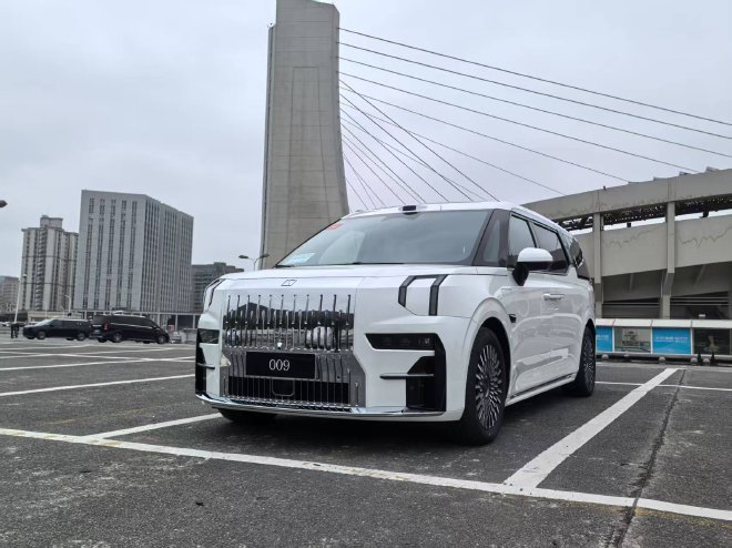 極氪009浩瀚智駕2.0體驗(yàn)比同品牌更激進(jìn)
