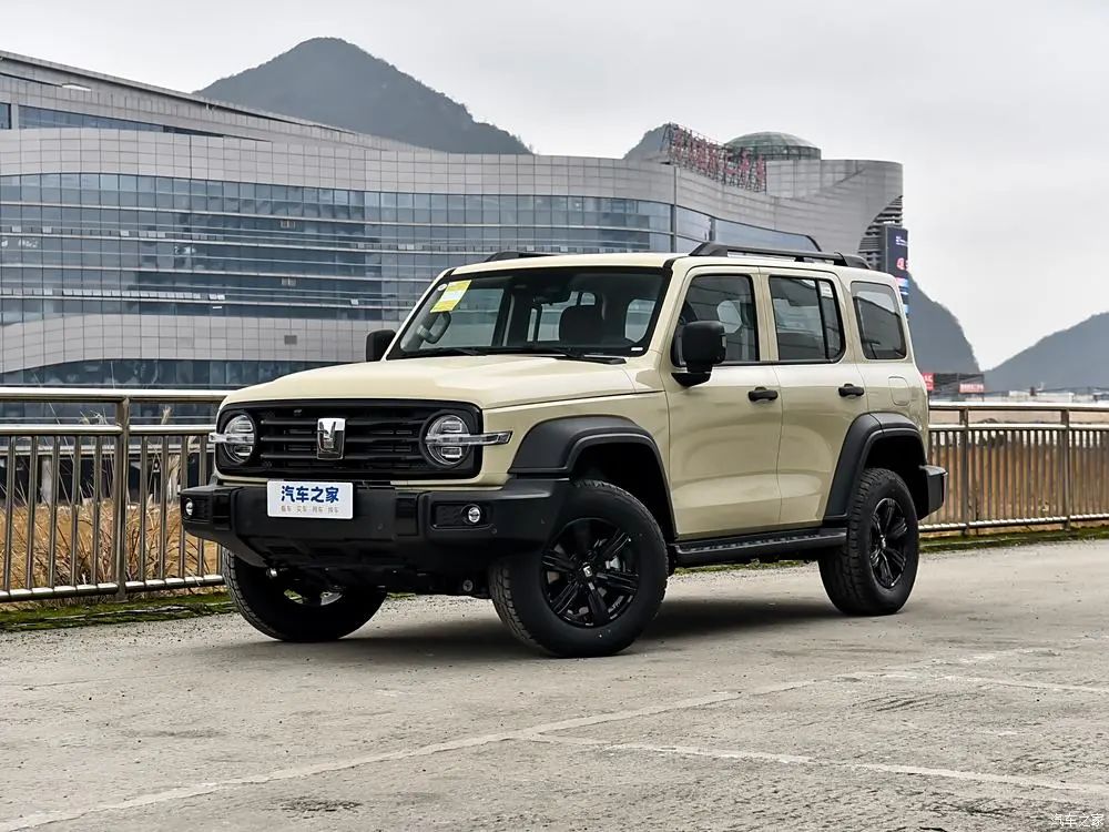 2.0T+9AT，“三把鎖”、蠕行模式、坦克轉彎，百公里才不到9個油！